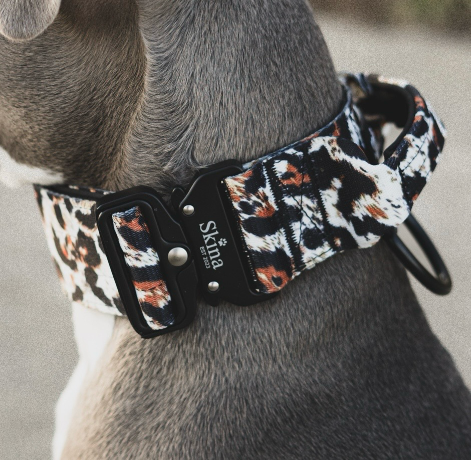 Taktisches Halsband mit Sicherheitsschnalle & Haltegriff „Leo Muster Schwarz“