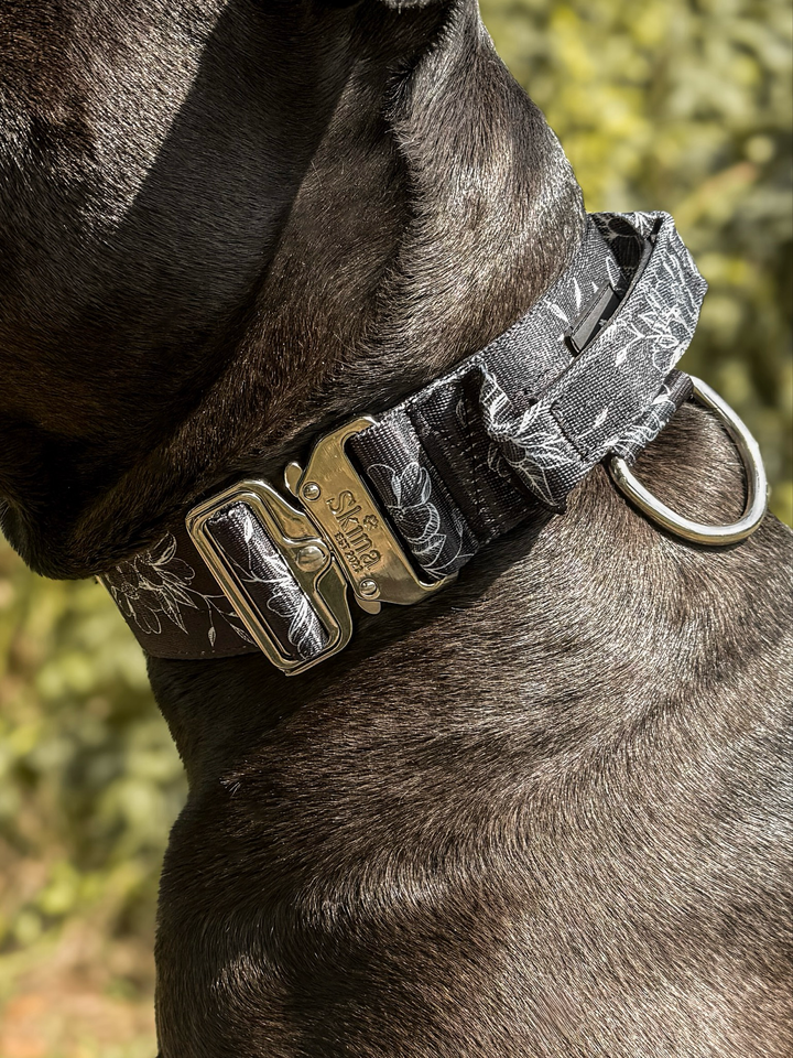 Taktisches Halsband mit Sicherheitsschnalle &amp; Haltegriff „Taktisches Halsband mit Sicherheitsschnalle &amp; Haltegriff "FLOWER"“
